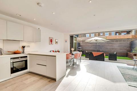7 Graveney Mews, Mitcham, CR4 2FD