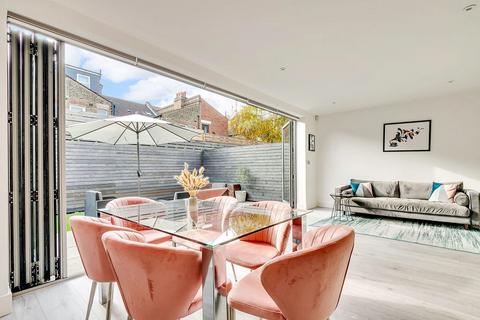 7 Graveney Mews, Mitcham, CR4 2FD