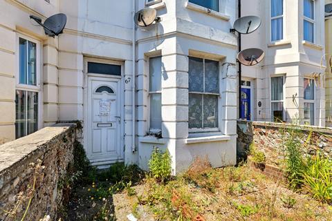 2 bedroom flat for sale, 67a Arundel Road, Littlehampton BN17 7DE