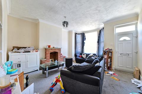 2 bedroom flat for sale, 67a Arundel Road, Littlehampton BN17 7DE