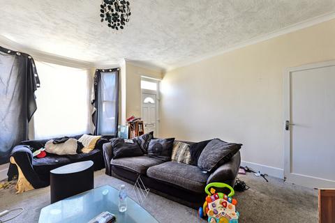 2 bedroom flat for sale, 67a Arundel Road, Littlehampton BN17 7DE