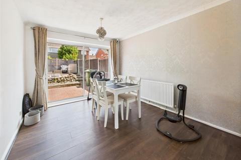 12 Fairford Way, Gloucester, GL4 4AY