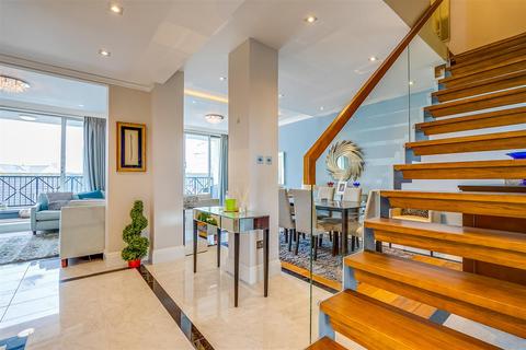 3 bedroom penthouse to rent, The Quadrangle, Chelsea SW10