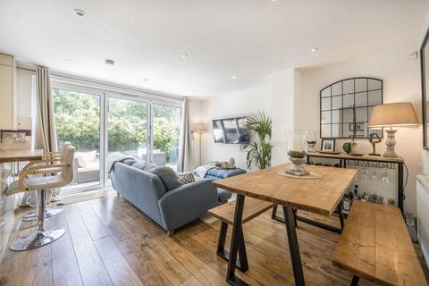 2 bedroom flat for sale, Ambleside Avenue, London SW16