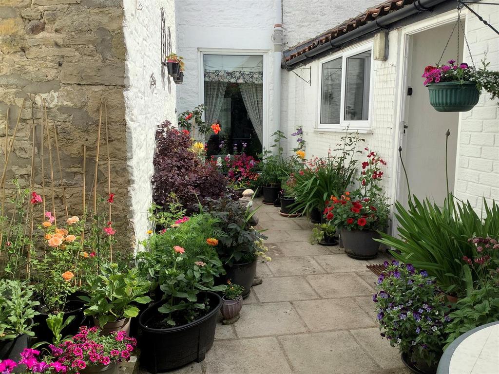 Rear garden access.jpg