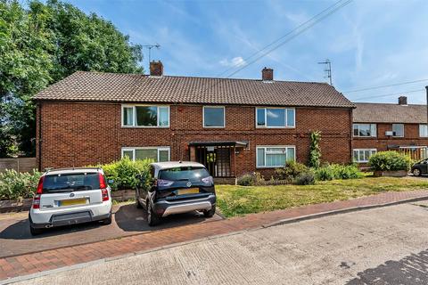 28 Shamrock Close, Fetcham, Leatherhead, KT22 9JG