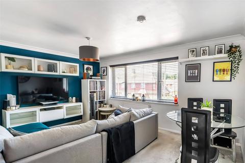 28 Shamrock Close, Fetcham, Leatherhead, KT22 9JG