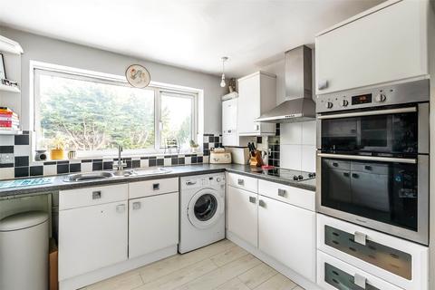 28 Shamrock Close, Fetcham, Leatherhead, KT22 9JG