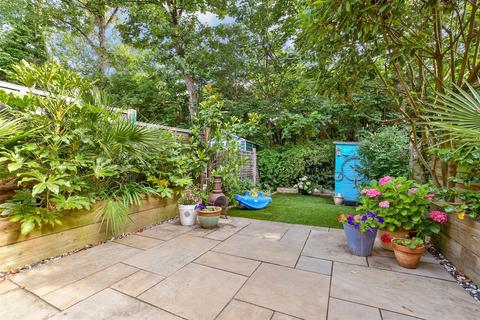 80 Autumn Drive, Sutton, SM2 5BA
