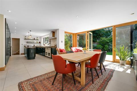 5 Vincent Close, Esher, KT10 8AW