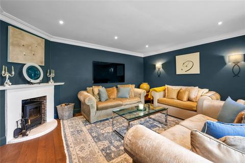 5 Vincent Close, Esher, KT10 8AW