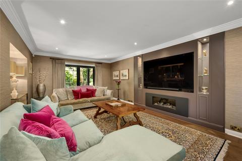 5 Vincent Close, Esher, KT10 8AW