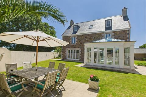 6 bedroom link detached house for sale, La Route Des Hetres, St Peter