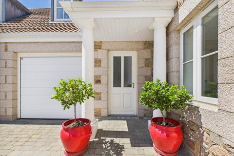 6 bedroom link detached house for sale, La Route Des Hetres, St Peter