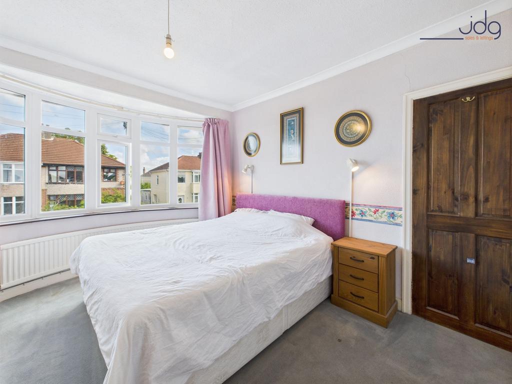 Second double bedroom with bay window