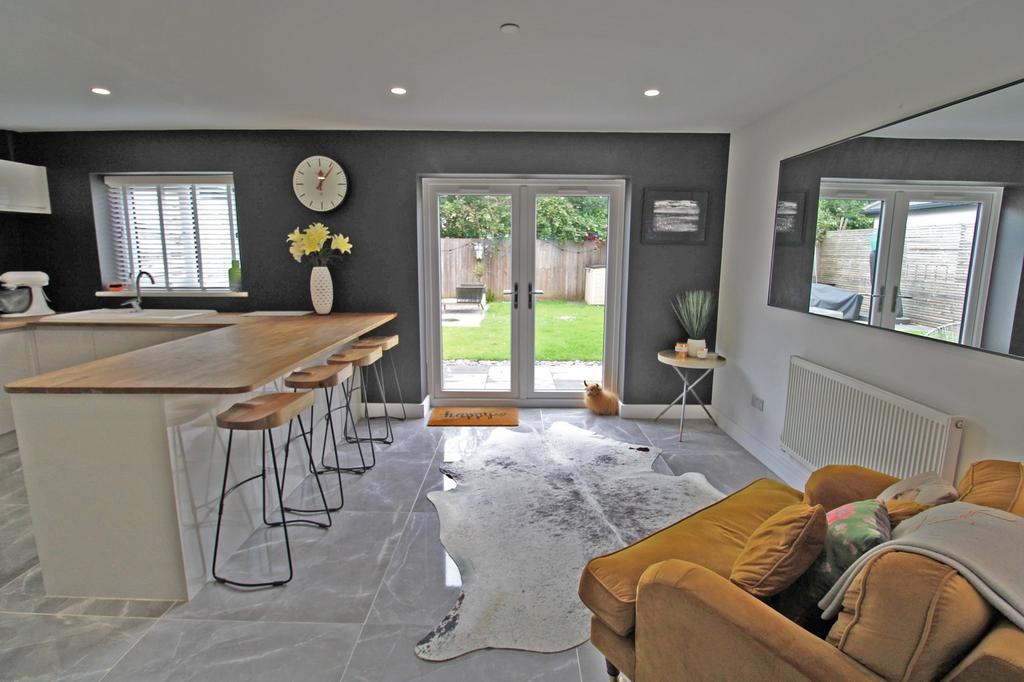 Dining/Seating Area
