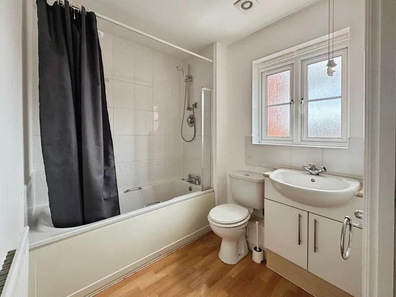 92 h Bathroom.jpg