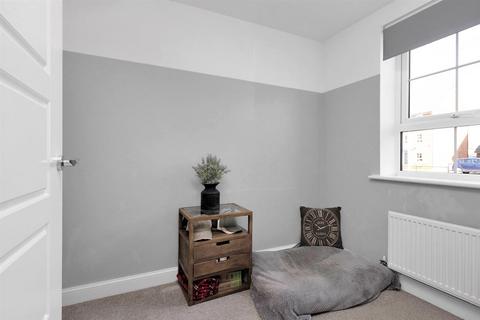 7 Topiary Road, Nuneaton, CV10 0FT