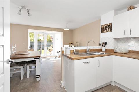 7 Topiary Road, Nuneaton, CV10 0FT