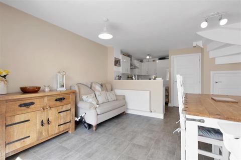 7 Topiary Road, Nuneaton, CV10 0FT