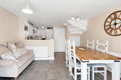 7 Topiary Road, Nuneaton, CV10 0FT