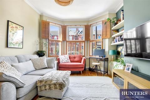 2 bedroom maisonette for sale, Temple Road, Cricklewood, NW2