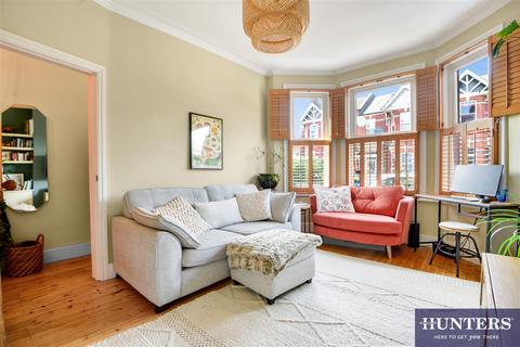 2 bedroom maisonette for sale, Temple Road, Cricklewood, NW2