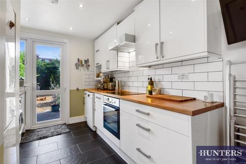 2 bedroom maisonette for sale, Temple Road, Cricklewood, NW2