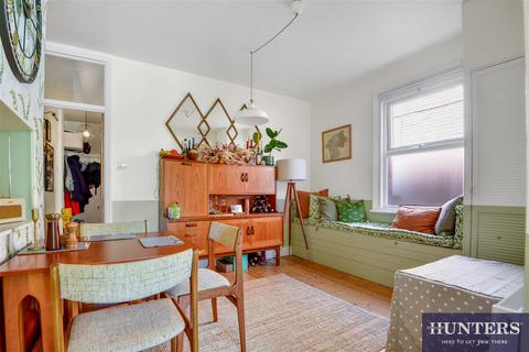 2 bedroom maisonette for sale, Temple Road, Cricklewood, NW2
