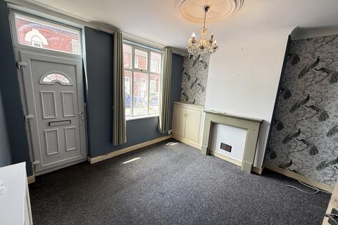 3 bedroom terraced house to rent, Highfield Road, Rowley Regis B65