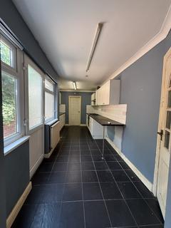 3 bedroom terraced house to rent, Highfield Road, Rowley Regis B65