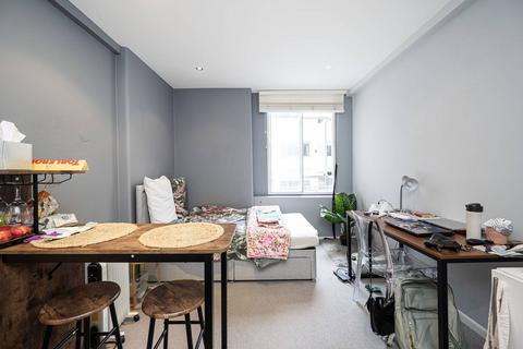 undefined, Charterhouse Square, Barbican, London, EC1M