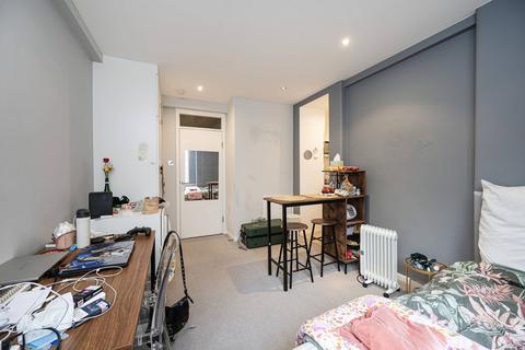 Studio for sale, Charterhouse Square, Barbican, London, EC1M