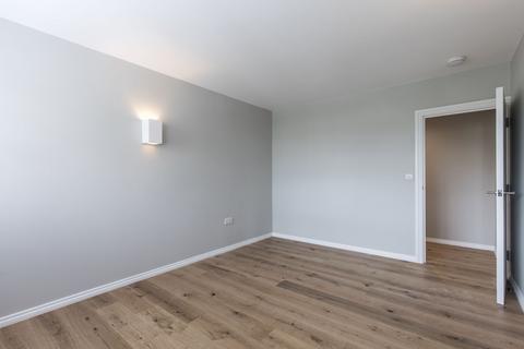 2 bedroom flat to rent, Flat 37 Ellington Court