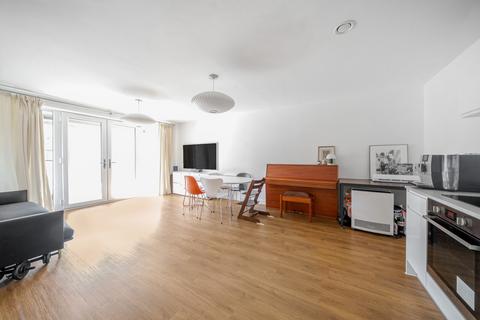 2 bedroom flat for sale, Spitfire Chase, Walton-On-Thames, KT12