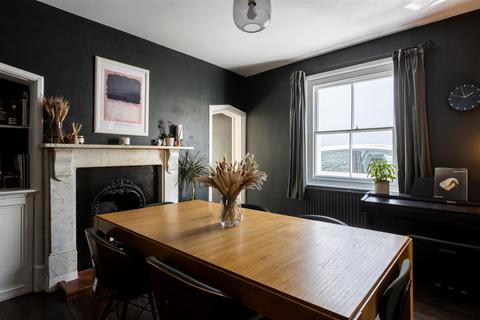 3 bedroom semi-detached house for sale, Holmesdale Road, Reigate
