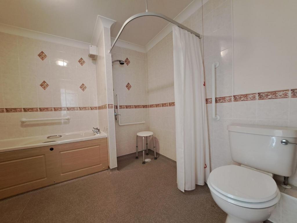 Bathroom1.jpg