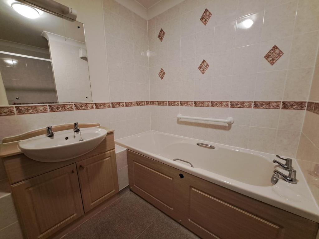Bathroom2.jpg