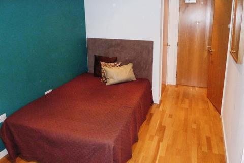 1 bedroom flat to rent, Marsh Lane, Leeds, UK, LS9