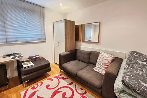1 bedroom flat to rent, Marsh Lane, Leeds, UK, LS9