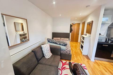 1 bedroom flat to rent, Marsh Lane, Leeds, UK, LS9