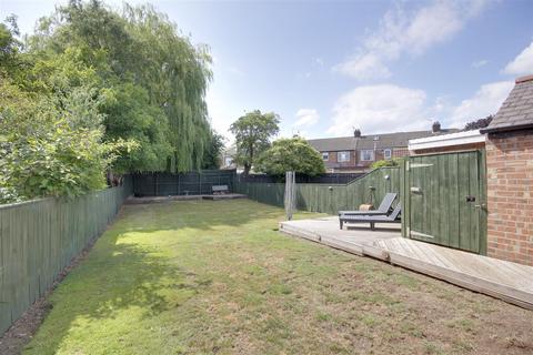 4 bedroom semi-detached house for sale, Fairfax Avenue, Hull
