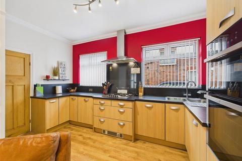 4 bedroom semi-detached house for sale, Fairfax Avenue, Hull