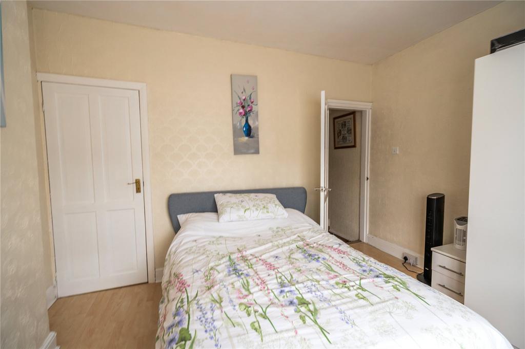 Bedroom 1 (2)
