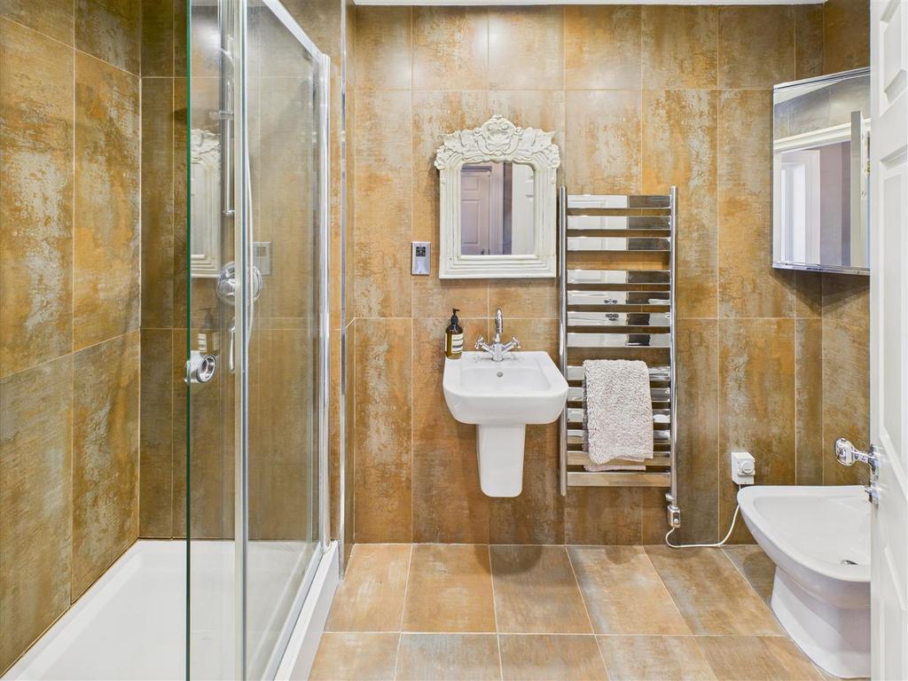 Shower Room/Cloak Room