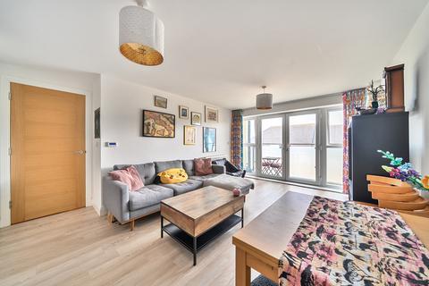2 bedroom apartment for sale, Perkins Gardens, Ickenham, Uxbridge