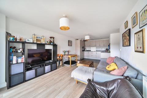 2 bedroom apartment for sale, Perkins Gardens, Ickenham, Uxbridge