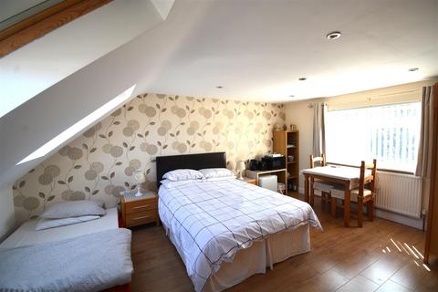 61 Marnell Way, Hounslow, TW4 7LZ