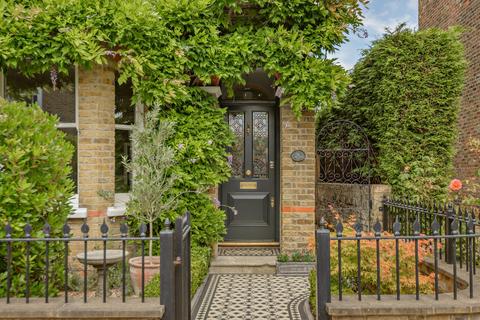 31 Adelaide Square, Windsor, SL4 2AQ