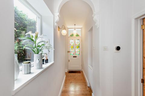 31 Adelaide Square, Windsor, SL4 2AQ